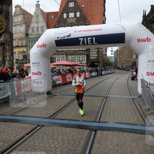 05.10.2025 - 20. swb-Marathon Bremen Yannick Fuchs http://msf.ph/oto/9268118 05.10.2025 12:12:31 Ziel 49 meine-sportfotos.de