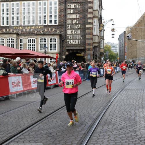 05.10.2025 - 20. swb-Marathon Bremen Yannick Fuchs http://msf.ph/oto/9268121 05.10.2025 10:52:20 Ziel 9196, 9226, 9852, 10038, 10240, 10438, 10668, 10727, 10900, 10942, 11458, 11641 meine-sportfotos.de