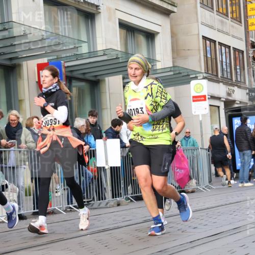 05.10.2025 - 20. swb-Marathon Bremen Strokosch-Dieckow http://msf.ph/oto/9268122 05.10.2025 11:06:45 Ziel 8574, 9217, 9265, 9491, 9702, 9877, 9890, 9901, 9942, 9976, 10193, 10371, 10396, 10788, 10902, 10991, 11131, 11477, 11622, 11709, 8574, 9217, 9265, 9491, 9702, 9877, 9890, 9901, 9942, 9976, 10193, 10371, 10396, 10788, 10902, 10991, 11131, 11622, 11709 meine-sportfotos.de