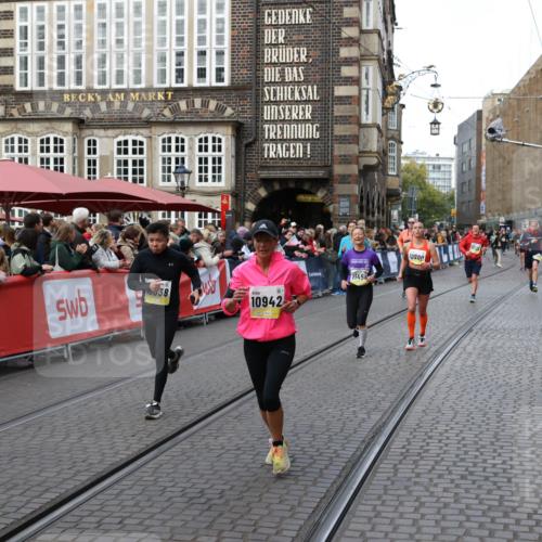 05.10.2025 - 20. swb-Marathon Bremen Yannick Fuchs http://msf.ph/oto/9268130 05.10.2025 10:52:20 Ziel 9196, 9226, 9852, 10038, 10240, 10438, 10668, 10727, 10900, 10942, 11458, 11641 meine-sportfotos.de