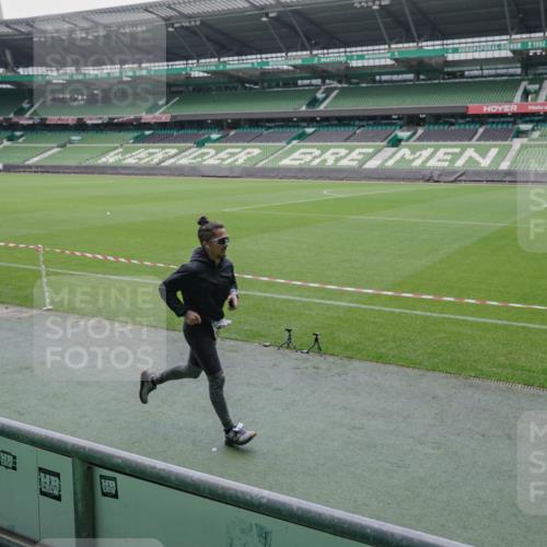 05.10.2025 - 20. swb-Marathon Bremen Michael Burmester http://msf.ph/oto/9268136 05.10.2025 12:34:11 Laufen im Stadion 307, 474, 838, 900, 993, 1034, 1338, 1339, 1360, 1444, 2151, 3552, 5640, 6984, 7442, 8550, 9046, 121, 363, 1070, 1372, 1617, 1889, 1913, 2000, 2267, 4251, 6957, 7259, 8582 meine-sportfotos.de