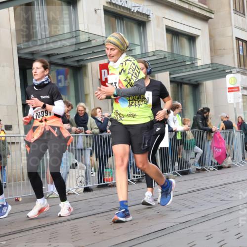 05.10.2025 - 20. swb-Marathon Bremen Strokosch-Dieckow http://msf.ph/oto/9268152 05.10.2025 11:06:46 Ziel 9217, 9265, 9491, 9702, 9757, 9877, 9890, 9901, 9976, 10193, 10371, 10396, 10632, 10788, 10902, 10991, 11131, 11477, 11622, 11709, 9217, 9265, 9491, 9702, 9757, 9877, 9890, 9901, 9976, 10193, 10371, 10396, 10632, 10788, 10902, 10991, 11131, 11622, 11709 meine-sportfotos.de