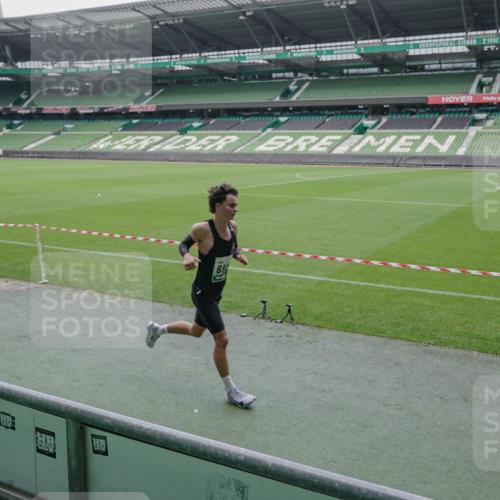 05.10.2025 - 20. swb-Marathon Bremen Michael Burmester http://msf.ph/oto/9268170 05.10.2025 12:34:29 Laufen im Stadion 328, 838, 870, 925, 993, 1034, 1221, 1338, 1339, 1444, 2151, 3552, 5608, 5640, 6927, 6984, 7442, 307, 474, 900, 1070, 1360, 1372, 7259, 8550, 9046 meine-sportfotos.de