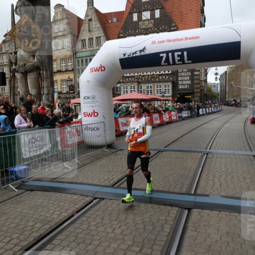 05.10.2025 - 20. swb-Marathon Bremen Yannick Fuchs http://msf.ph/oto/9268175 05.10.2025 12:12:31 Ziel 49 meine-sportfotos.de