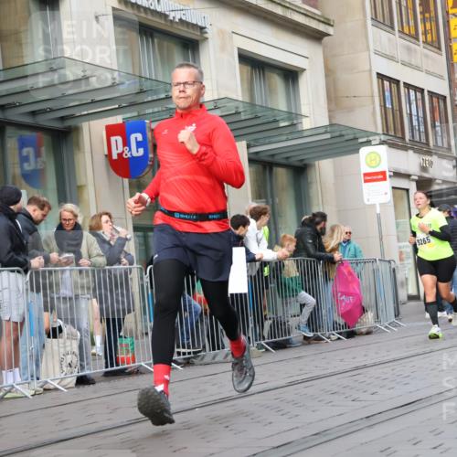 05.10.2025 - 20. swb-Marathon Bremen Strokosch-Dieckow http://msf.ph/oto/9268176 05.10.2025 11:06:47 Ziel 9217, 9265, 9491, 9702, 9757, 9877, 9890, 9901, 9976, 10193, 10371, 10396, 10632, 10788, 10824, 10902, 10991, 11131, 11329, 11477, 11622, 11709, 9217, 9265, 9491, 9702, 9757, 9877, 9890, 9901, 9976, 10193, 10371, 10396, 10632, 10788, 10824, 10902, 10991, 11131, 11622, 11709 meine-sportfotos.de