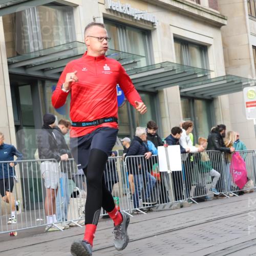05.10.2025 - 20. swb-Marathon Bremen Strokosch-Dieckow http://msf.ph/oto/9268189 05.10.2025 11:06:48 Ziel 9180, 9217, 9265, 9334, 9491, 9628, 9702, 9757, 9877, 9890, 9901, 10193, 10371, 10396, 10632, 10788, 10824, 10836, 10902, 10991, 11131, 11258, 11329, 11477, 11622, 11709, 9180, 9217, 9265, 9334, 9491, 9628, 9702, 9757, 9877, 9890, 9901, 10193, 10371, 10396, 10632, 10788, 10824, 10836, 10902, 10991, 11131, 11622, 11709 meine-sportfotos.de