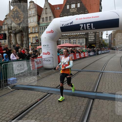 05.10.2025 - 20. swb-Marathon Bremen Yannick Fuchs http://msf.ph/oto/9268190 05.10.2025 12:12:32 Ziel 49 meine-sportfotos.de