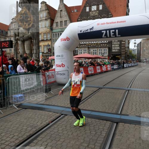 05.10.2025 - 20. swb-Marathon Bremen Yannick Fuchs http://msf.ph/oto/9268205 05.10.2025 12:12:32 Ziel 49 meine-sportfotos.de