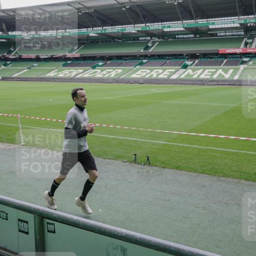 05.10.2025 - 20. swb-Marathon Bremen Michael Burmester http://msf.ph/oto/9268239 05.10.2025 12:34:35 Laufen im Stadion 328, 870, 925, 993, 1034, 1221, 1338, 1339, 1444, 2151, 3552, 5608, 6927, 6984, 7442, 474, 838, 900, 1360, 5640, 8550, 9046 meine-sportfotos.de