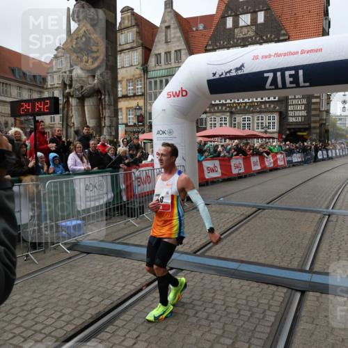 05.10.2025 - 20. swb-Marathon Bremen Yannick Fuchs http://msf.ph/oto/9268251 05.10.2025 12:12:32 Ziel 49 meine-sportfotos.de
