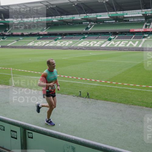 05.10.2025 - 20. swb-Marathon Bremen Michael Burmester http://msf.ph/oto/9268257 05.10.2025 12:34:38 Laufen im Stadion 328, 870, 925, 993, 1034, 1221, 1339, 1444, 2151, 3552, 5608, 6927, 7442, 838, 1338, 1360, 5640, 6984, 8550, 9046 meine-sportfotos.de
