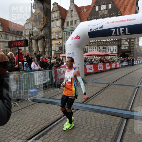 05.10.2025 - 20. swb-Marathon Bremen Yannick Fuchs http://msf.ph/oto/9268261 05.10.2025 12:12:32 Ziel 49 meine-sportfotos.de