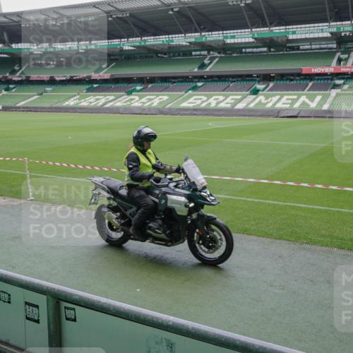 05.10.2025 - 20. swb-Marathon Bremen Michael Burmester http://msf.ph/oto/9268272 05.10.2025 12:34:45 Laufen im Stadion 328, 870, 925, 1034, 1221, 1232, 1339, 1444, 2151, 5608, 6927, 838, 993, 1338, 3552, 5640, 6984, 7442, 8550, 9046 meine-sportfotos.de