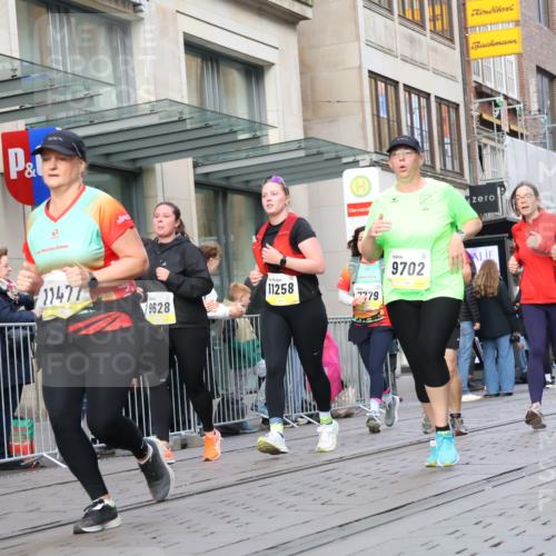 05.10.2025 - 20. swb-Marathon Bremen Strokosch-Dieckow http://msf.ph/oto/9268287 05.10.2025 11:06:53 Ziel 7779, 9180, 9217, 9265, 9334, 9491, 9628, 9702, 9757, 9877, 9890, 9901, 10193, 10286, 10330, 10332, 10371, 10582, 10632, 10788, 10824, 10836, 10902, 10991, 11122, 11131, 11258, 11329, 11477, 11709, 7779, 9180, 9217, 9265, 9334, 9491, 9628, 9702, 9757, 9877, 9890, 9901, 10193, 10286, 10330, 10332, 10371, 10582, 10632, 10788, 10824, 10836, 10902, 10991, 11122, 11131, 11709 meine-sportfotos.de