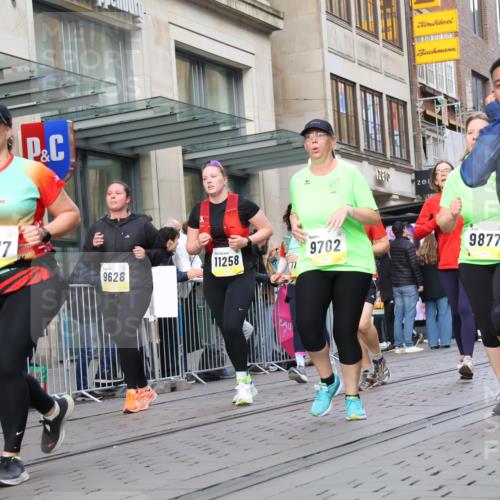 05.10.2025 - 20. swb-Marathon Bremen Strokosch-Dieckow http://msf.ph/oto/9268294 05.10.2025 11:06:53 Ziel 7779, 9180, 9217, 9265, 9334, 9491, 9628, 9702, 9757, 9877, 9890, 9901, 10193, 10286, 10330, 10332, 10371, 10582, 10632, 10788, 10824, 10836, 10902, 10991, 11122, 11131, 11258, 11329, 11477, 11709, 7779, 9180, 9217, 9265, 9334, 9491, 9628, 9702, 9757, 9877, 9890, 9901, 10193, 10286, 10330, 10332, 10371, 10582, 10632, 10788, 10824, 10836, 10902, 10991, 11122, 11131, 11709 meine-sportfotos.de