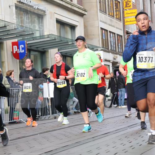 05.10.2025 - 20. swb-Marathon Bremen Strokosch-Dieckow http://msf.ph/oto/9268309 05.10.2025 11:06:53 Ziel 7779, 9180, 9217, 9265, 9334, 9491, 9628, 9702, 9757, 9877, 9890, 9901, 10193, 10286, 10330, 10332, 10371, 10582, 10632, 10788, 10824, 10836, 10902, 10991, 11122, 11131, 11258, 11329, 11477, 11709, 7779, 9180, 9217, 9265, 9334, 9491, 9628, 9702, 9757, 9877, 9890, 9901, 10193, 10286, 10330, 10332, 10371, 10582, 10632, 10788, 10824, 10836, 10902, 10991, 11122, 11131, 11709 meine-sportfotos.de