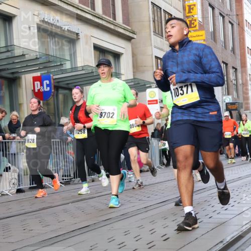 05.10.2025 - 20. swb-Marathon Bremen Strokosch-Dieckow http://msf.ph/oto/9268324 05.10.2025 11:06:54 Ziel 7779, 9180, 9217, 9265, 9334, 9483, 9491, 9628, 9702, 9757, 9877, 9890, 9901, 10160, 10193, 10286, 10330, 10332, 10371, 10582, 10632, 10737, 10788, 10824, 10836, 10902, 10991, 11122, 11131, 11258, 11329, 11477, 11709, 7779, 9180, 9217, 9265, 9334, 9483, 9491, 9628, 9702, 9757, 9877, 9890, 9901, 10160, 10193, 10286, 10330, 10332, 10371, 10582, 10632, 10737, 10788, 10824, 10836, 10902, 10991, 11122, 11131, 11709 meine-sportfotos.de