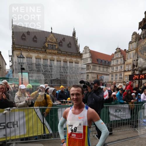 05.10.2025 - 20. swb-Marathon Bremen Yannick Fuchs http://msf.ph/oto/9268329 05.10.2025 12:12:37 Ziel  meine-sportfotos.de