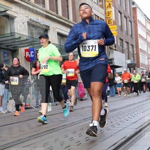 05.10.2025 - 20. swb-Marathon Bremen Strokosch-Dieckow http://msf.ph/oto/9268334 05.10.2025 11:06:54 Ziel 7779, 9180, 9217, 9265, 9334, 9483, 9491, 9628, 9702, 9757, 9877, 9890, 9901, 10160, 10193, 10286, 10330, 10332, 10371, 10582, 10632, 10737, 10788, 10824, 10836, 10902, 10991, 11122, 11131, 11258, 11329, 11477, 11709, 7779, 9180, 9217, 9265, 9334, 9483, 9491, 9628, 9702, 9757, 9877, 9890, 9901, 10160, 10193, 10286, 10330, 10332, 10371, 10582, 10632, 10737, 10788, 10824, 10836, 10902, 10991, 11122, 11131, 11709 meine-sportfotos.de