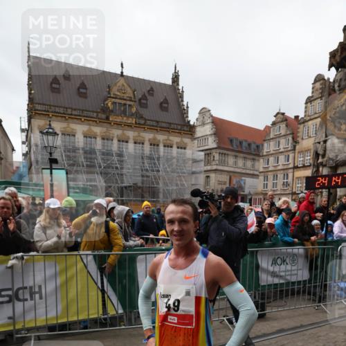 05.10.2025 - 20. swb-Marathon Bremen Yannick Fuchs http://msf.ph/oto/9268342 05.10.2025 12:12:37 Ziel  meine-sportfotos.de