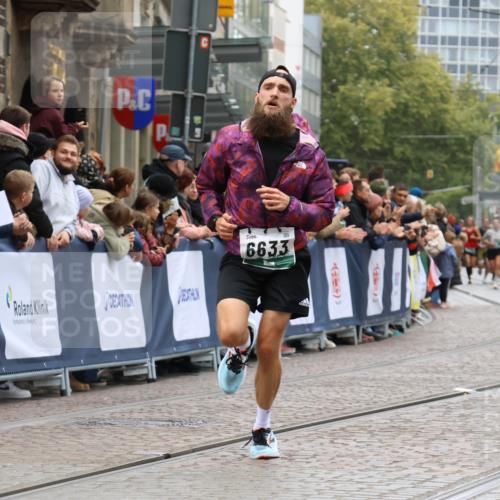 05.10.2025 - 20. swb-Marathon Bremen Strokosch-Dieckow http://msf.ph/oto/9268343 05.10.2025 13:00:25 Ziel 46, 2118, 6633, 7949 meine-sportfotos.de