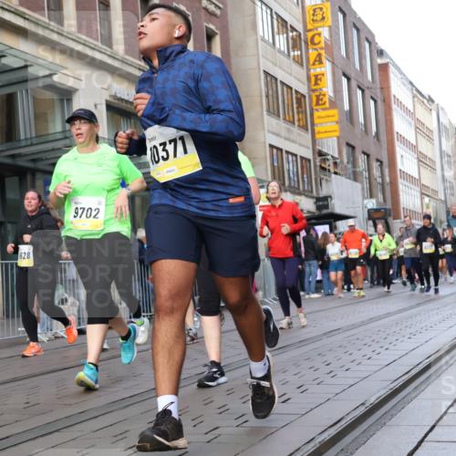 05.10.2025 - 20. swb-Marathon Bremen Strokosch-Dieckow http://msf.ph/oto/9268347 05.10.2025 11:06:54 Ziel 7779, 9180, 9217, 9265, 9334, 9483, 9491, 9628, 9702, 9757, 9877, 9890, 9901, 10160, 10193, 10286, 10330, 10332, 10371, 10582, 10632, 10737, 10788, 10824, 10836, 10902, 10991, 11122, 11131, 11258, 11329, 11477, 11709, 7779, 9180, 9217, 9265, 9334, 9483, 9491, 9628, 9702, 9757, 9877, 9890, 9901, 10160, 10193, 10286, 10330, 10332, 10371, 10582, 10632, 10737, 10788, 10824, 10836, 10902, 10991, 11122, 11131, 11709 meine-sportfotos.de