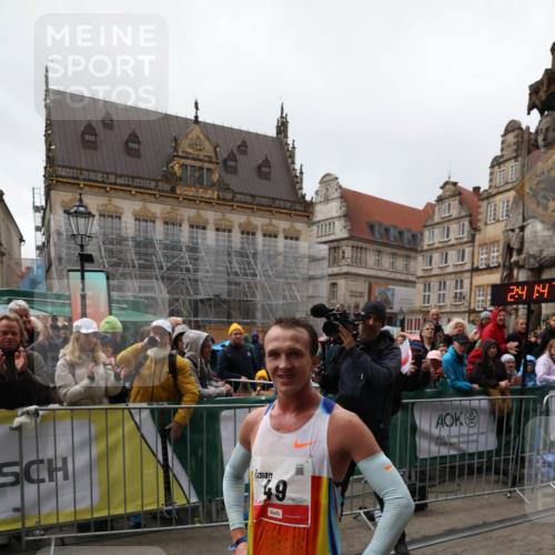 05.10.2025 - 20. swb-Marathon Bremen Yannick Fuchs http://msf.ph/oto/9268354 05.10.2025 12:12:37 Ziel  meine-sportfotos.de