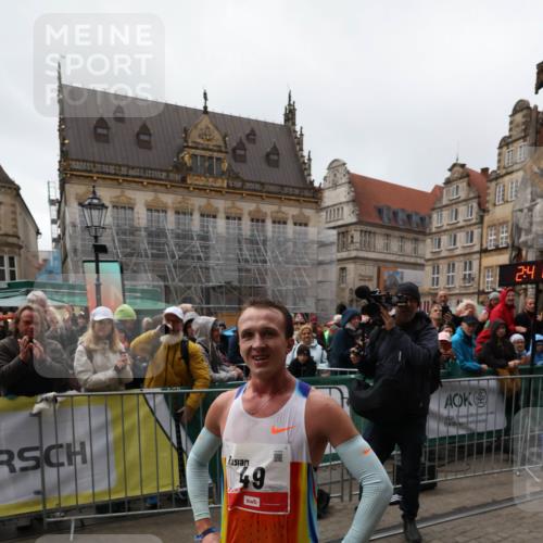 05.10.2025 - 20. swb-Marathon Bremen Yannick Fuchs http://msf.ph/oto/9268360 05.10.2025 12:12:38 Ziel  meine-sportfotos.de