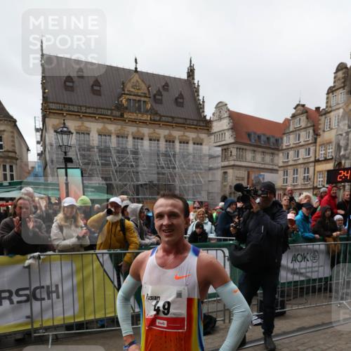 05.10.2025 - 20. swb-Marathon Bremen Yannick Fuchs http://msf.ph/oto/9268369 05.10.2025 12:12:38 Ziel  meine-sportfotos.de
