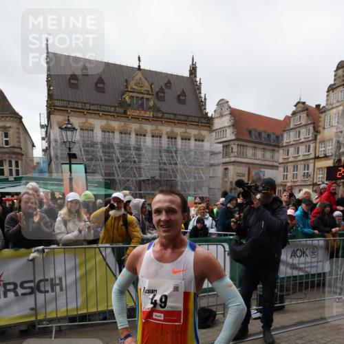 05.10.2025 - 20. swb-Marathon Bremen Yannick Fuchs http://msf.ph/oto/9268378 05.10.2025 12:12:38 Ziel  meine-sportfotos.de