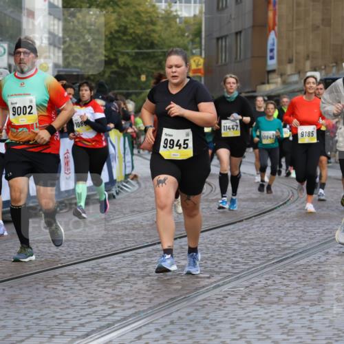 05.10.2025 - 20. swb-Marathon Bremen Strokosch-Dieckow http://msf.ph/oto/9268382 05.10.2025 11:09:23 Ziel 9002, 9493, 9649, 9848, 9892, 9945, 10074, 10214, 10295, 10865, 11037, 11218 meine-sportfotos.de
