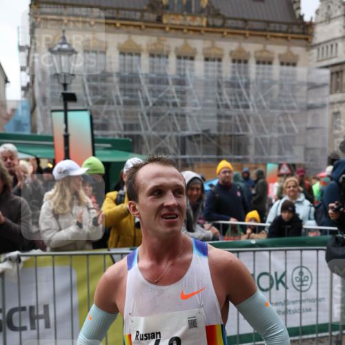 05.10.2025 - 20. swb-Marathon Bremen Yannick Fuchs http://msf.ph/oto/9268387 05.10.2025 12:12:39 Ziel  meine-sportfotos.de