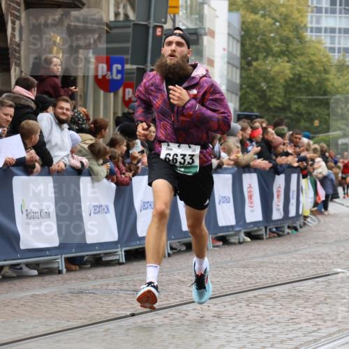 05.10.2025 - 20. swb-Marathon Bremen Strokosch-Dieckow http://msf.ph/oto/9268392 05.10.2025 13:00:25 Ziel 46, 2118, 6633, 7949 meine-sportfotos.de