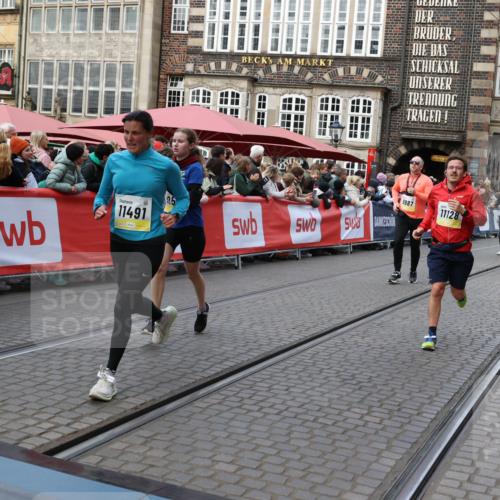 05.10.2025 - 20. swb-Marathon Bremen Yannick Fuchs http://msf.ph/oto/9268395 05.10.2025 10:52:24 Ziel 9196, 9852, 9955, 9987, 10038, 10240, 10438, 10668, 10727, 10900, 10927, 10942, 11128, 11458, 11491, 11641 meine-sportfotos.de