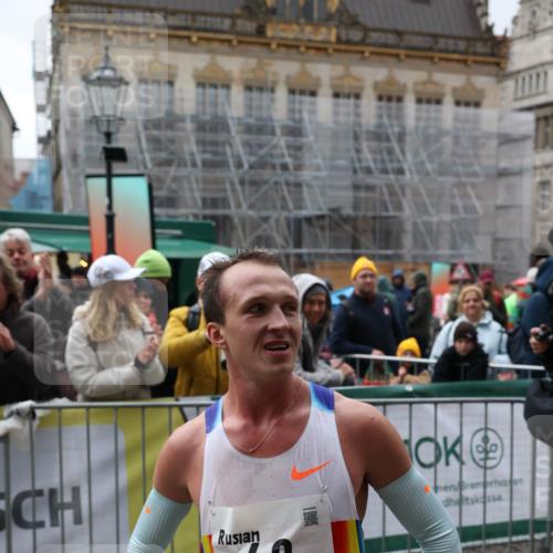 05.10.2025 - 20. swb-Marathon Bremen Yannick Fuchs http://msf.ph/oto/9268396 05.10.2025 12:12:39 Ziel  meine-sportfotos.de