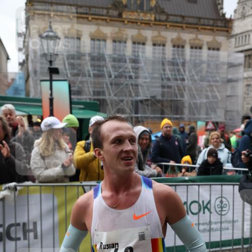 05.10.2025 - 20. swb-Marathon Bremen Yannick Fuchs http://msf.ph/oto/9268409 05.10.2025 12:12:39 Ziel  meine-sportfotos.de