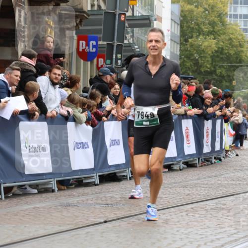05.10.2025 - 20. swb-Marathon Bremen Strokosch-Dieckow http://msf.ph/oto/9268413 05.10.2025 13:00:30 Ziel 46, 1612, 7949 meine-sportfotos.de