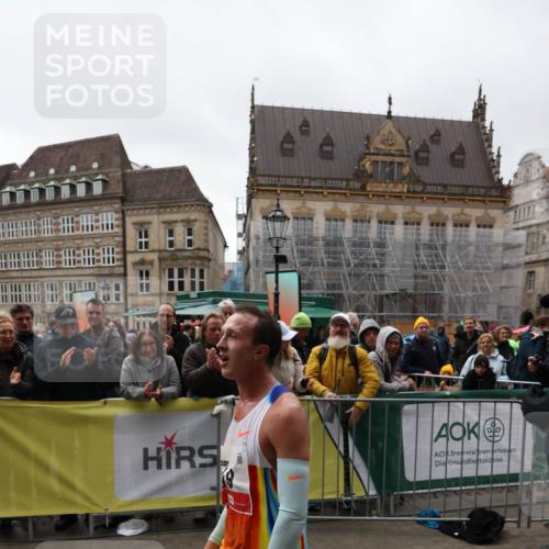 05.10.2025 - 20. swb-Marathon Bremen Yannick Fuchs http://msf.ph/oto/9268417 05.10.2025 12:12:41 Ziel  meine-sportfotos.de