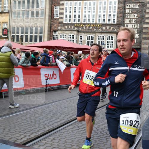 05.10.2025 - 20. swb-Marathon Bremen Yannick Fuchs http://msf.ph/oto/9268420 05.10.2025 10:52:25 Ziel 9852, 9955, 9987, 10038, 10668, 10900, 10927, 10942, 11128, 11458, 11491, 11665 meine-sportfotos.de