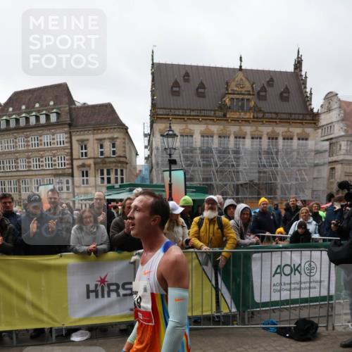 05.10.2025 - 20. swb-Marathon Bremen Yannick Fuchs http://msf.ph/oto/9268429 05.10.2025 12:12:41 Ziel  meine-sportfotos.de
