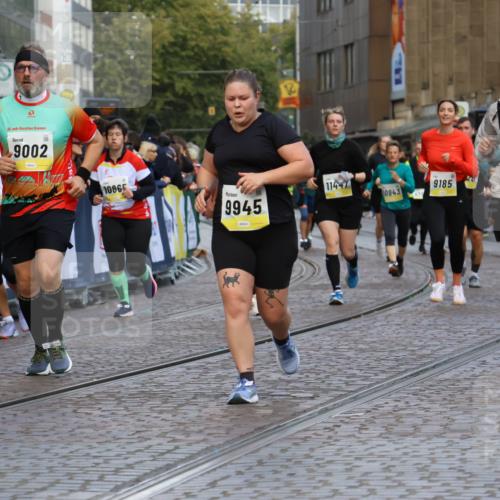 05.10.2025 - 20. swb-Marathon Bremen Strokosch-Dieckow http://msf.ph/oto/9268442 05.10.2025 11:09:23 Ziel 9002, 9493, 9649, 9848, 9892, 9945, 10074, 10214, 10295, 10865, 11037, 11218 meine-sportfotos.de