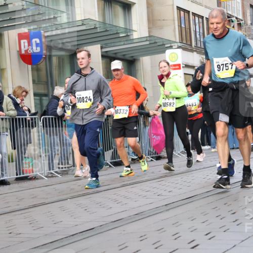 05.10.2025 - 20. swb-Marathon Bremen Strokosch-Dieckow http://msf.ph/oto/9268451 05.10.2025 11:06:58 Ziel 7779, 9180, 9217, 9265, 9334, 9483, 9491, 9628, 9702, 9757, 9780, 9877, 9890, 10037, 10160, 10193, 10223, 10286, 10330, 10332, 10371, 10582, 10632, 10737, 10788, 10824, 10836, 10854, 10902, 10991, 11122, 11159, 11258, 11262, 11329, 11384, 11477, 11529, 7779, 9180, 9217, 9265, 9334, 9483, 9491, 9628, 9702, 9757, 9780, 9877, 9890, 10037, 10160, 10193, 10223, 10286, 10330, 10332, 10371, 10582, 10632, 10737, 10788, 10824, 10836, 10854, 10902, 10991, 11122, 11159 meine-sportfotos.de