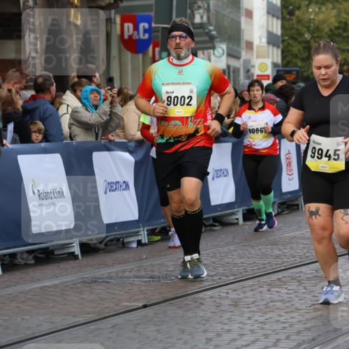 05.10.2025 - 20. swb-Marathon Bremen Strokosch-Dieckow http://msf.ph/oto/9268472 05.10.2025 11:09:24 Ziel 9002, 9493, 9649, 9848, 9892, 9945, 10074, 10214, 10865, 11037, 11218 meine-sportfotos.de