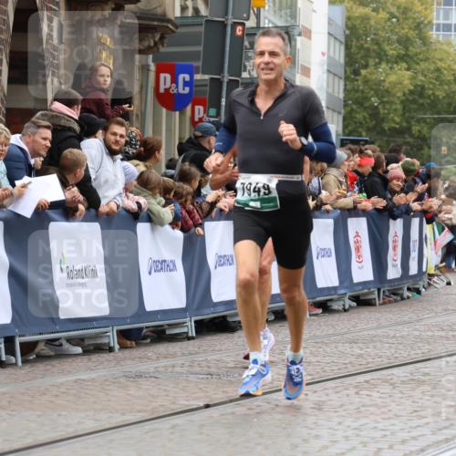 05.10.2025 - 20. swb-Marathon Bremen Strokosch-Dieckow http://msf.ph/oto/9268478 05.10.2025 13:00:30 Ziel 46, 1612, 7949 meine-sportfotos.de