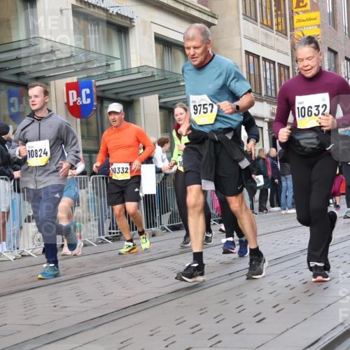 05.10.2025 - 20. swb-Marathon Bremen Strokosch-Dieckow http://msf.ph/oto/9268480 05.10.2025 11:06:58 Ziel 7779, 9180, 9217, 9265, 9334, 9483, 9491, 9628, 9702, 9757, 9780, 9877, 9890, 10037, 10160, 10193, 10223, 10286, 10330, 10332, 10371, 10582, 10632, 10737, 10788, 10824, 10836, 10854, 10902, 10991, 11122, 11159, 11258, 11262, 11329, 11384, 11477, 11529, 7779, 9180, 9217, 9265, 9334, 9483, 9491, 9628, 9702, 9757, 9780, 9877, 9890, 10037, 10160, 10193, 10223, 10286, 10330, 10332, 10371, 10582, 10632, 10737, 10788, 10824, 10836, 10854, 10902, 10991, 11122, 11159 meine-sportfotos.de
