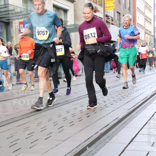 05.10.2025 - 20. swb-Marathon Bremen Strokosch-Dieckow http://msf.ph/oto/9268494 05.10.2025 11:06:59 Ziel 7779, 9180, 9217, 9265, 9334, 9483, 9491, 9628, 9702, 9757, 9780, 9877, 9890, 10037, 10160, 10193, 10223, 10286, 10330, 10332, 10371, 10582, 10632, 10737, 10824, 10836, 10854, 10902, 10991, 11122, 11159, 11258, 11262, 11329, 11384, 11477, 11529, 7779, 9180, 9217, 9265, 9334, 9483, 9491, 9628, 9702, 9757, 9780, 9877, 9890, 10037, 10160, 10193, 10223, 10286, 10330, 10332, 10371, 10582, 10632, 10737, 10824, 10836, 10854, 10902, 10991, 11122, 11159 meine-sportfotos.de