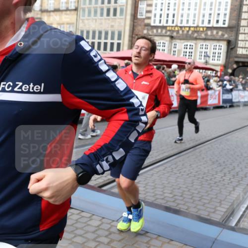 05.10.2025 - 20. swb-Marathon Bremen Yannick Fuchs http://msf.ph/oto/9268500 05.10.2025 10:52:25 Ziel 9852, 9955, 9987, 10038, 10668, 10900, 10927, 10942, 11128, 11458, 11491, 11665 meine-sportfotos.de