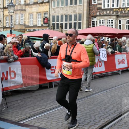 05.10.2025 - 20. swb-Marathon Bremen Yannick Fuchs http://msf.ph/oto/9268511 05.10.2025 10:52:27 Ziel 9584, 9955, 9987, 10038, 10507, 10719, 10900, 10927, 10942, 11128, 11458, 11491, 11665 meine-sportfotos.de