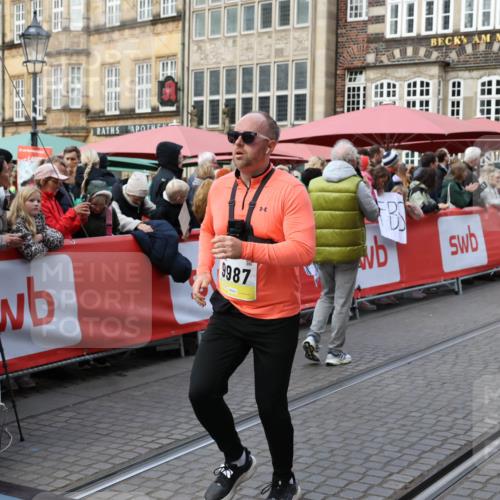 05.10.2025 - 20. swb-Marathon Bremen Yannick Fuchs http://msf.ph/oto/9268522 05.10.2025 10:52:27 Ziel 9584, 9955, 9987, 10038, 10507, 10719, 10900, 10927, 10942, 11128, 11458, 11491, 11665 meine-sportfotos.de