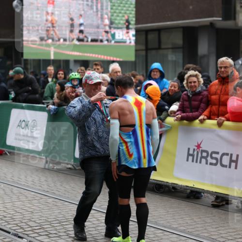 05.10.2025 - 20. swb-Marathon Bremen Yannick Fuchs http://msf.ph/oto/9268524 05.10.2025 12:12:58 Ziel  meine-sportfotos.de